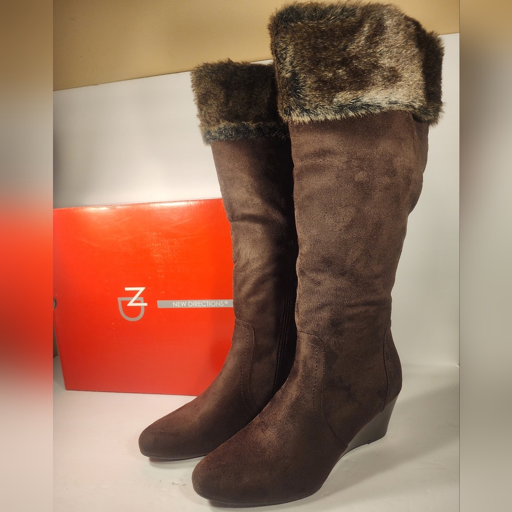 New Directions Women's Size 9 Medium Yoana Suede Wedge Boot, Brown